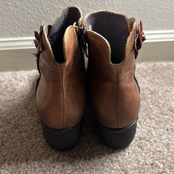 Ankle Boots With Flower - Picture 5 of 8